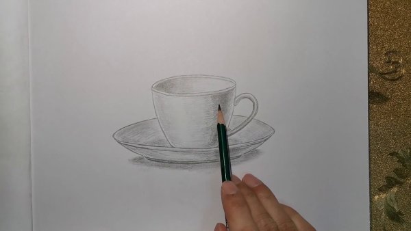 Блюдце карандашом