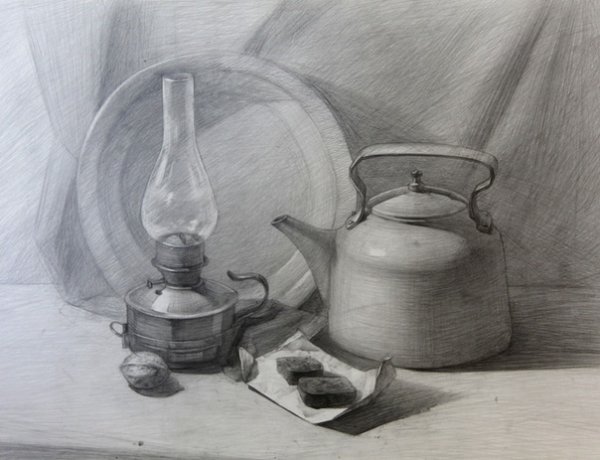 Натюрморт бытовых предметов в карандаше