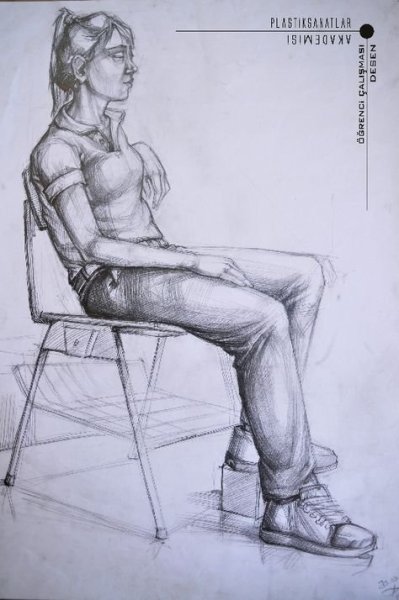 Наброски фигуры человека сидя