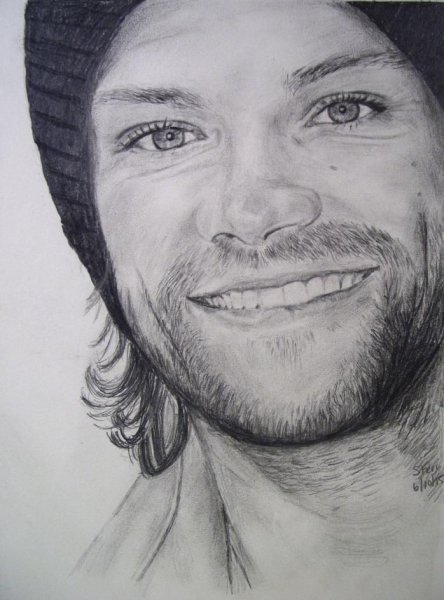 Джаред Падалеки карандашом