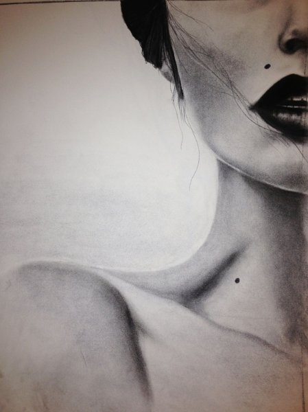 Эстетика женского тела карандашом