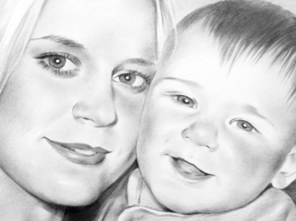 Портрет мамы с с дочерью карандашом