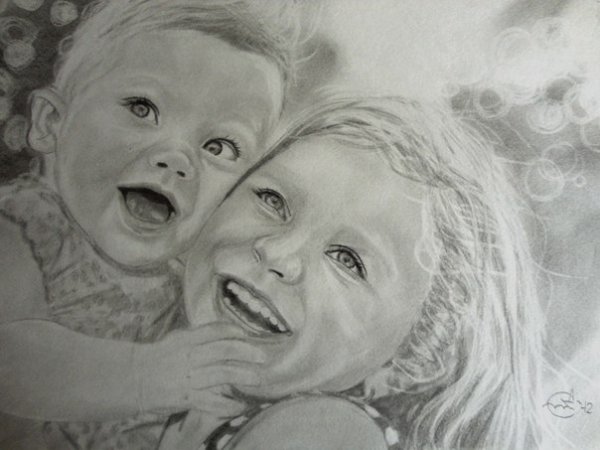 Счастливый рисунок карандашом