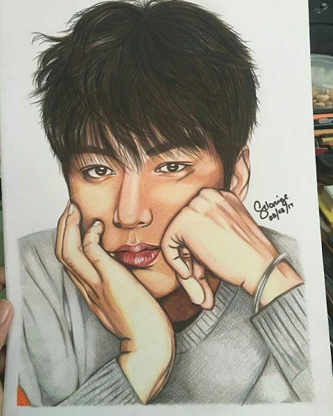Ли мин Хо карандашом