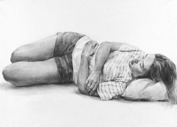 Наброски людей лежа