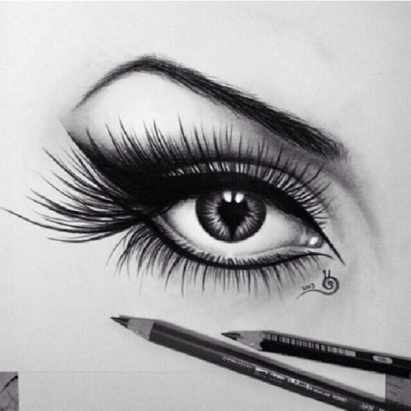 Красивый глаз карандашом