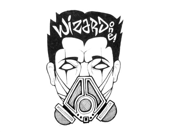 Девушка в кокошнике с автоматом