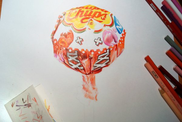 Чупа Чупс карандашом