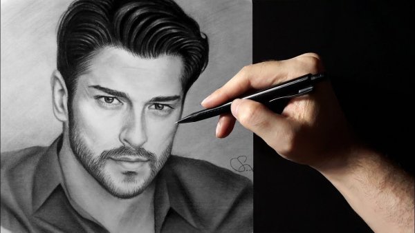 Серкан карандашом