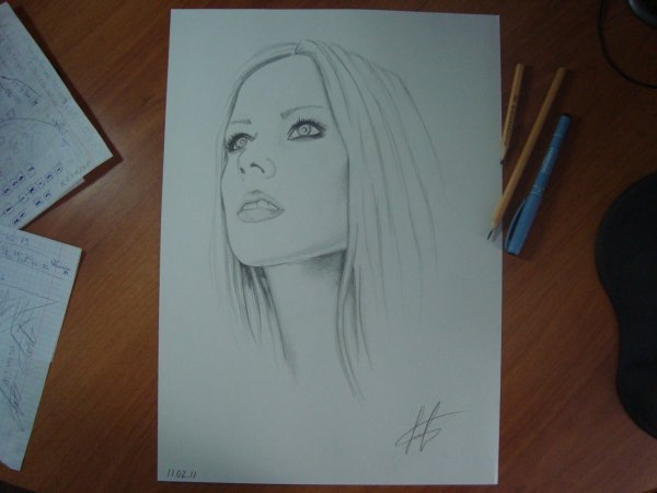 Рисунки на альбомном листе