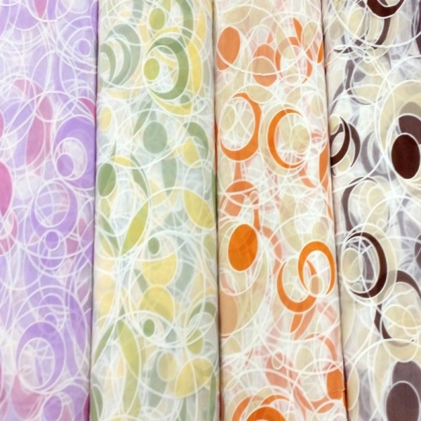 Тюль с разноцветными кругами