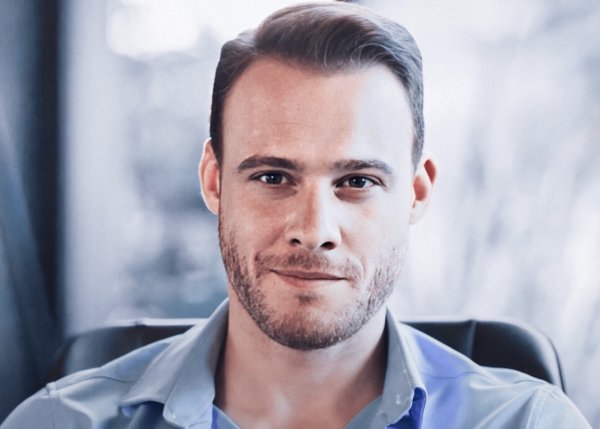 Керем Бурсин