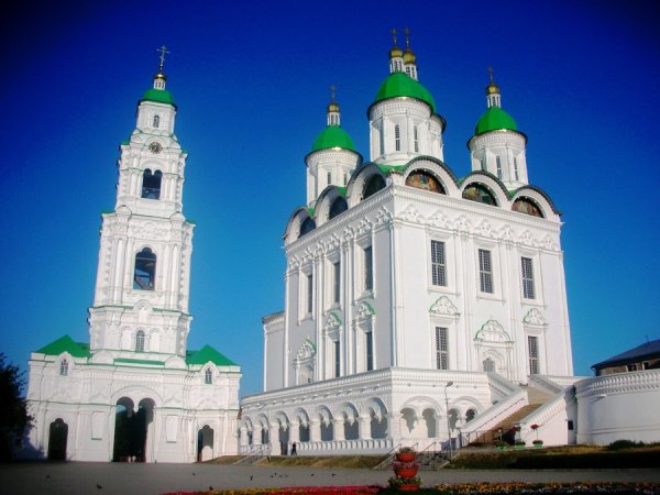 Успенский собор Астраханского Кремля ворота
