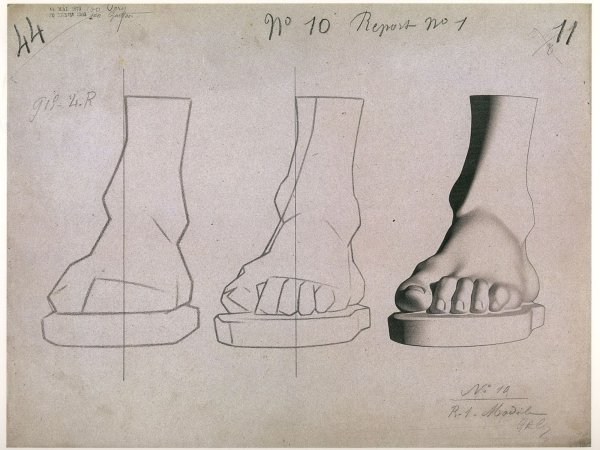 Зарисовки стопы человека