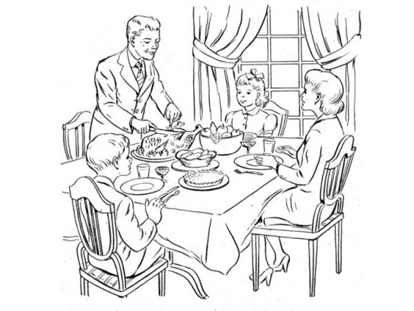 Семья за праздничным столом