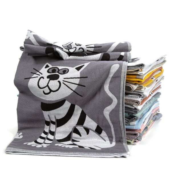 Котик в пледе