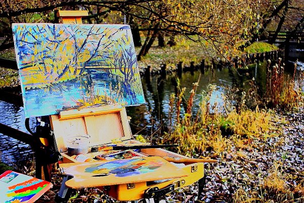 Мольберт и краски