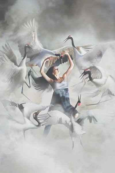 Девушка превращается в птицу
