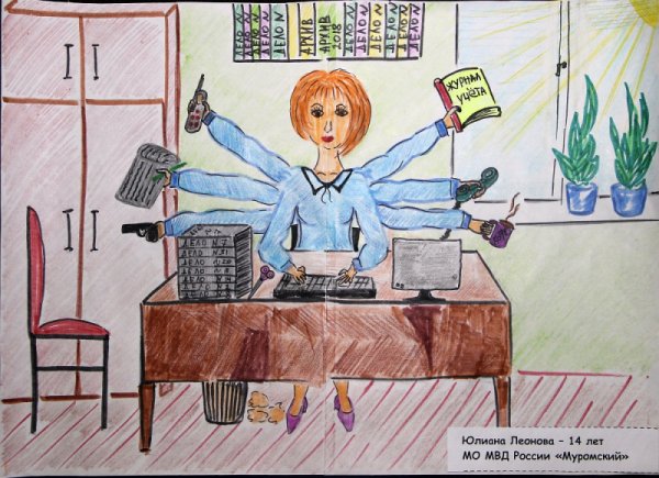 Мама на работе за компьютером