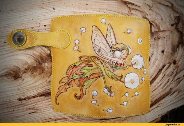 Одуванчик на тиснении на коже