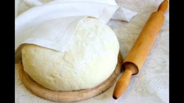 Тесто на белом фоне