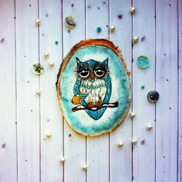 Совушки на спиле дерева