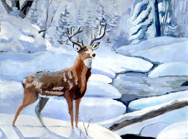 Пятнистый раскрашенный олень в зимнем лесу