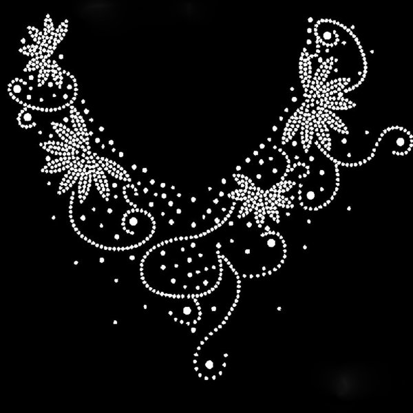 Орнамент из страз на одежде