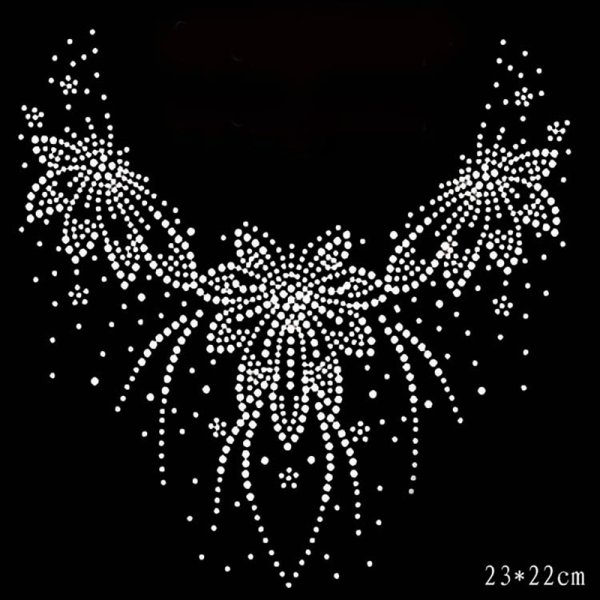 Украшение из страз на одежду