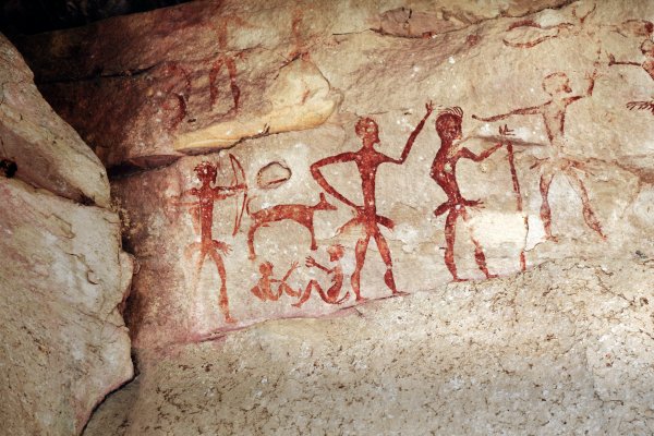 Древние наскальные рисунки первобытных людей