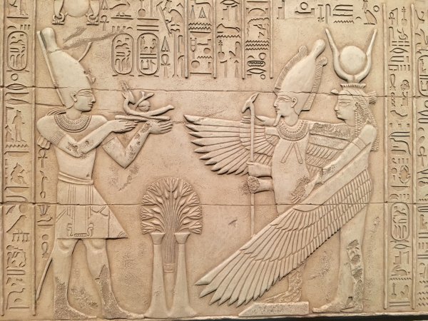 Исида на фресках древнего Египта