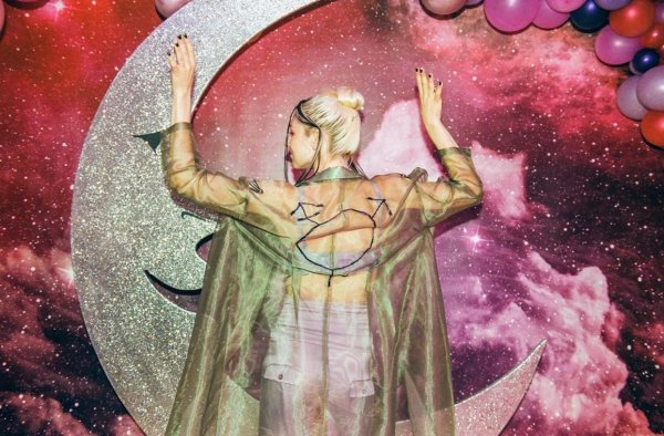 Обои на рабочий стол в стиле эйфории