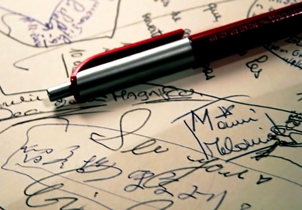 Каракули ручкой на бумаге