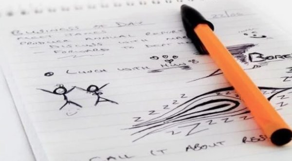 Каракули ручкой на бумаге