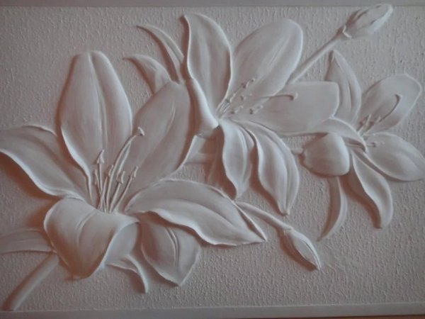 Барельеф лилии