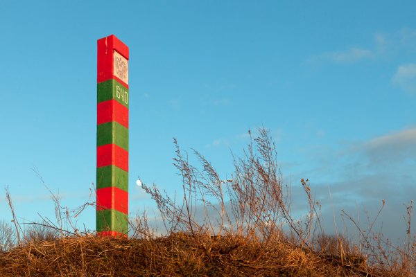 Столб черно белый