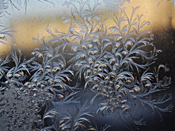 Морозные узоры на окне рисование