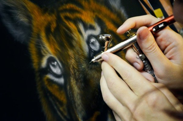 Художник Аэрограф