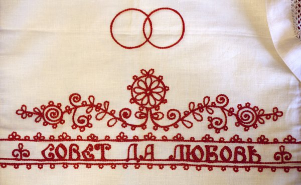 Народная вышивка тамбурным швом