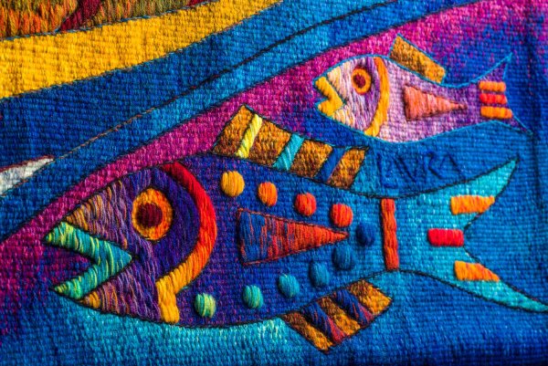 Изо гобеленовая вышивка в стиле разноцветного ковра