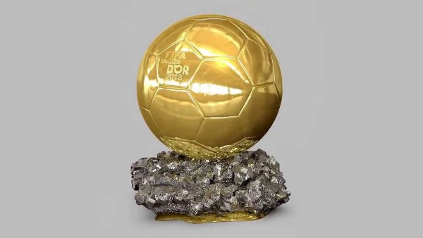 Золотой футбольный мяч