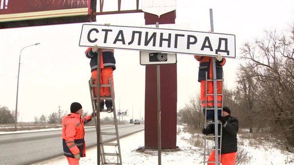 Современный простой дом карандашом