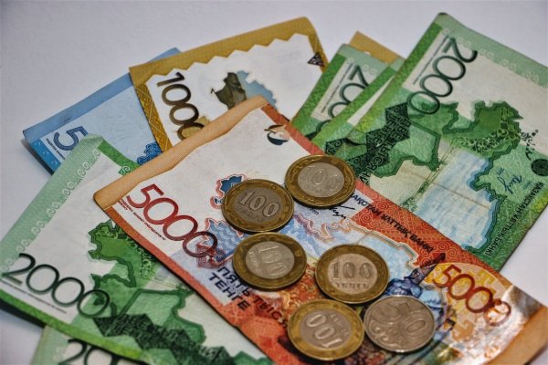 Деньги в Казахстане 10 тенге