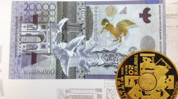 Казахстанские деньги в руках