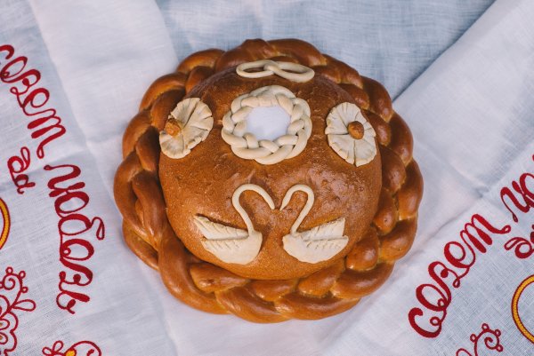 Украшение каравая пошагово