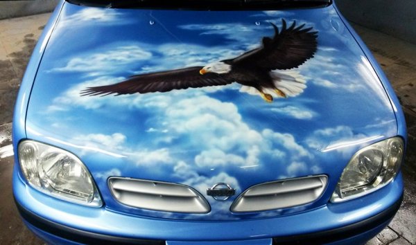 Трафарет на капот автомобиля