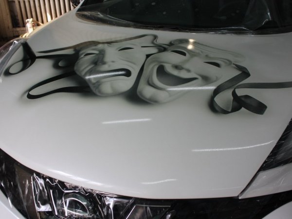 Аэрография на капоте авто