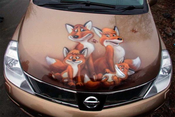 Аэрография на капот автомобиля