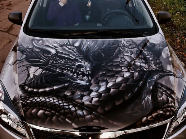 Аэрография на капоте авто