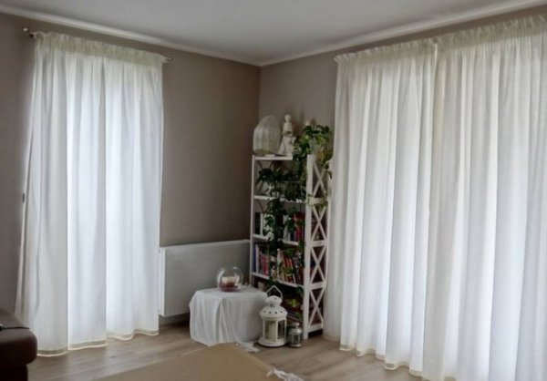 Белые гардины в интерьере